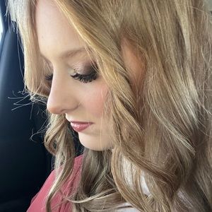 Meet your Posher, Averi